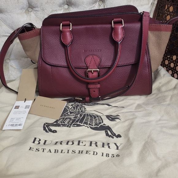 Burberry Handbags - Authentic Burberry Grit Grained Canvas check Medium Harcourt tote bag